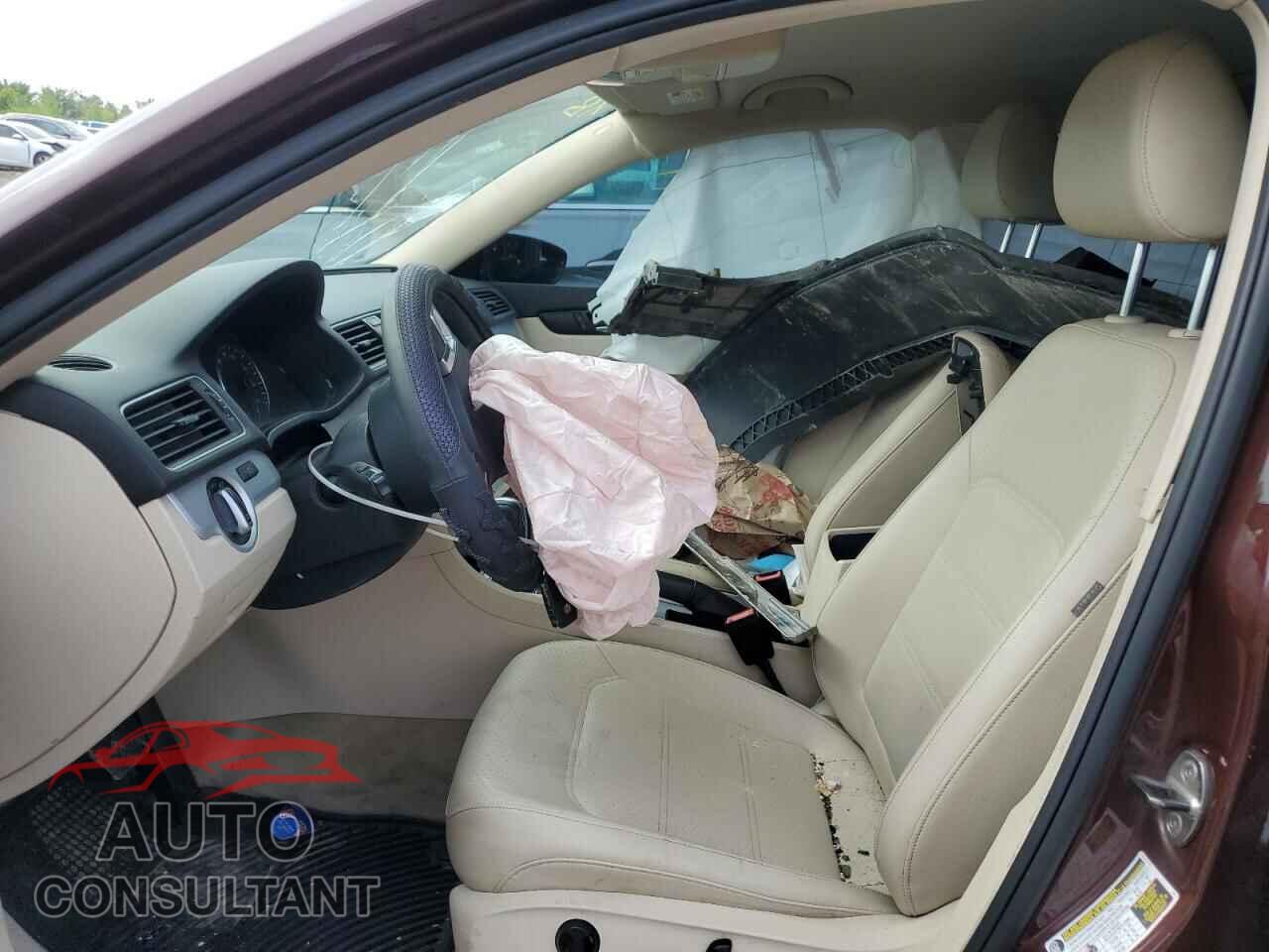 VOLKSWAGEN PASSAT 2012 - 1VWBP7A35CC083852