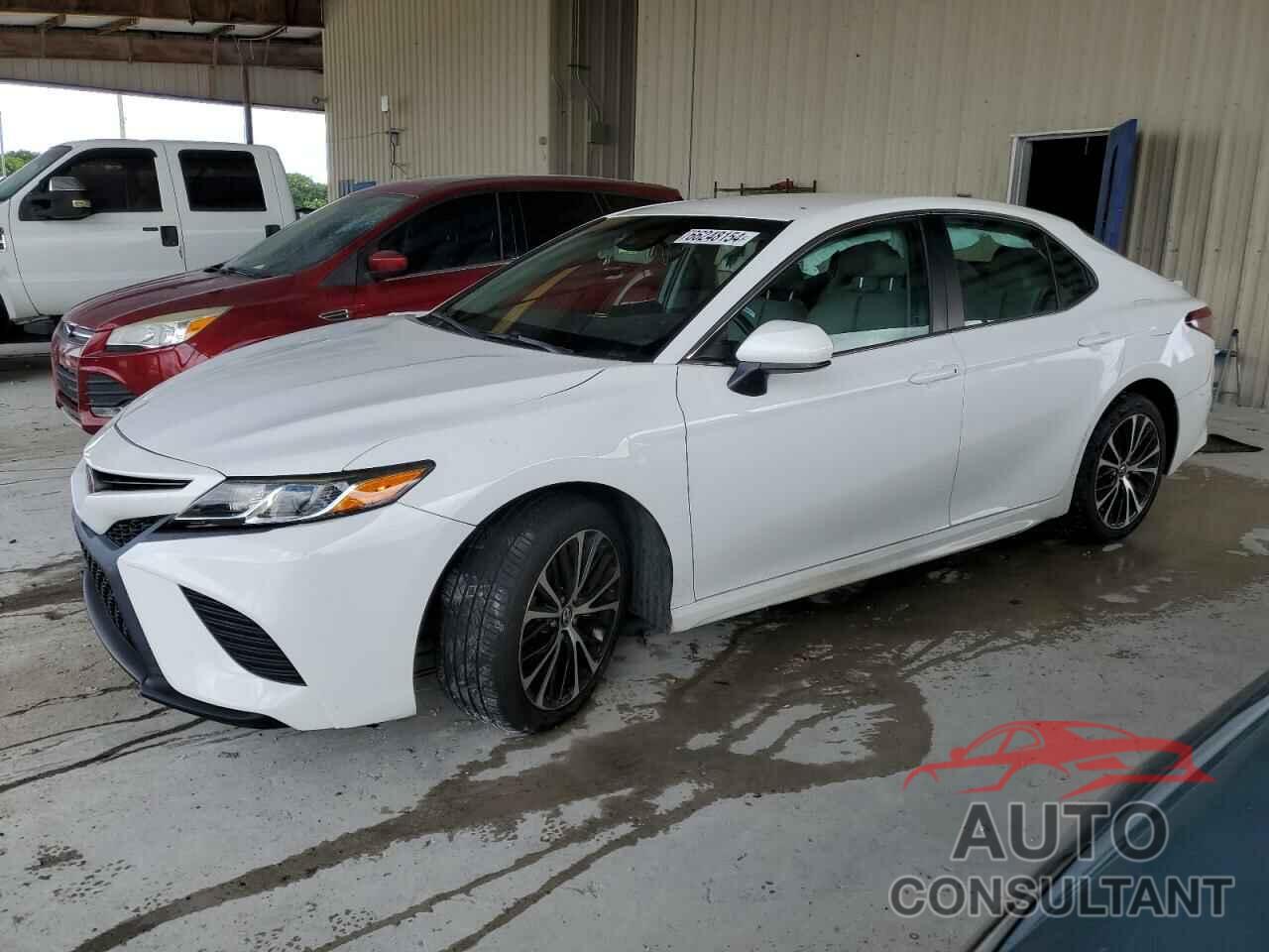 TOYOTA CAMRY 2018 - 4T1B11HK1JU071053