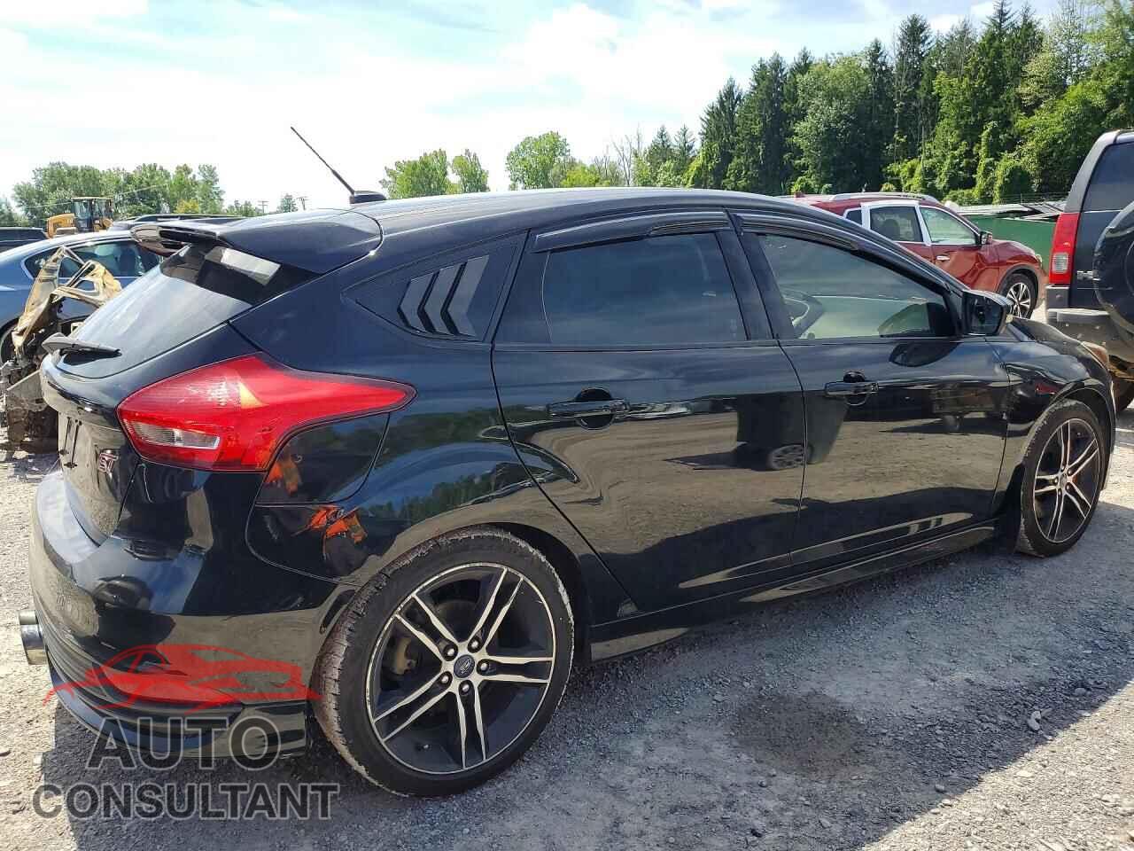 FORD FOCUS 2017 - 1FADP3L96HL259942
