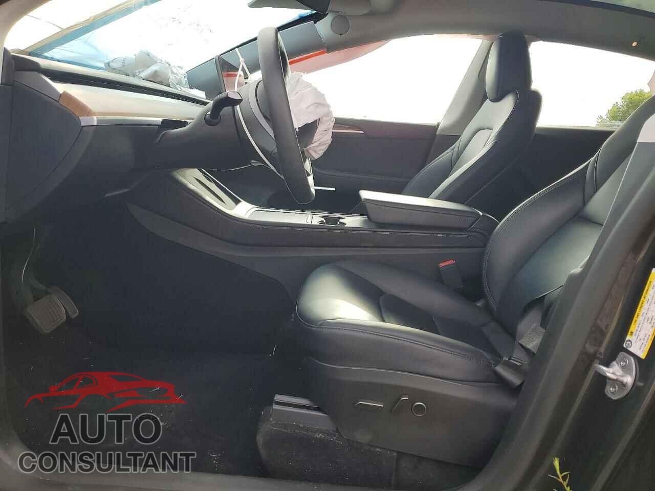 TESLA MODEL Y 2024 - 7SAYGAEEXRF010965