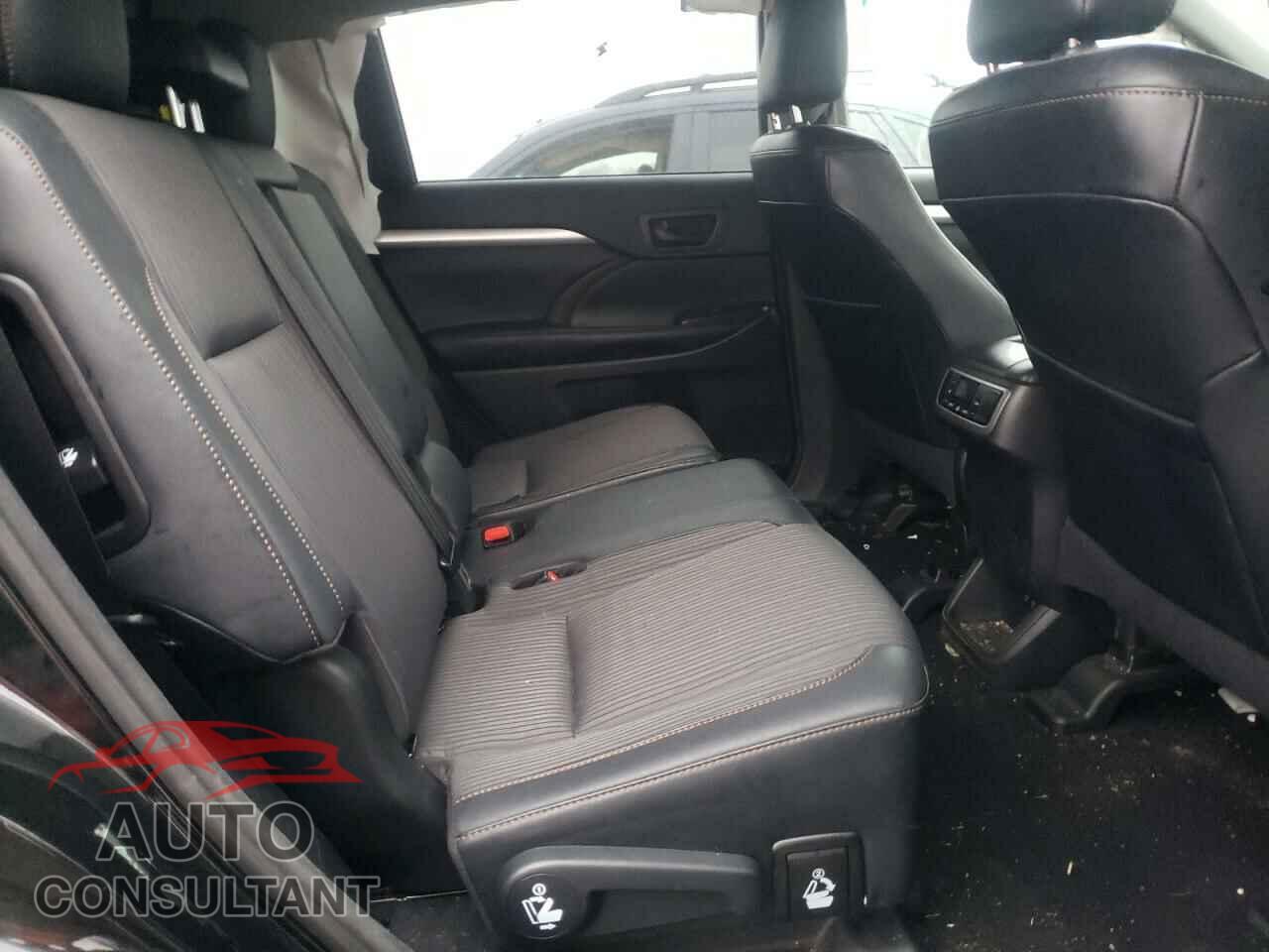 TOYOTA HIGHLANDER 2018 - 5TDBZRFH2JS910943