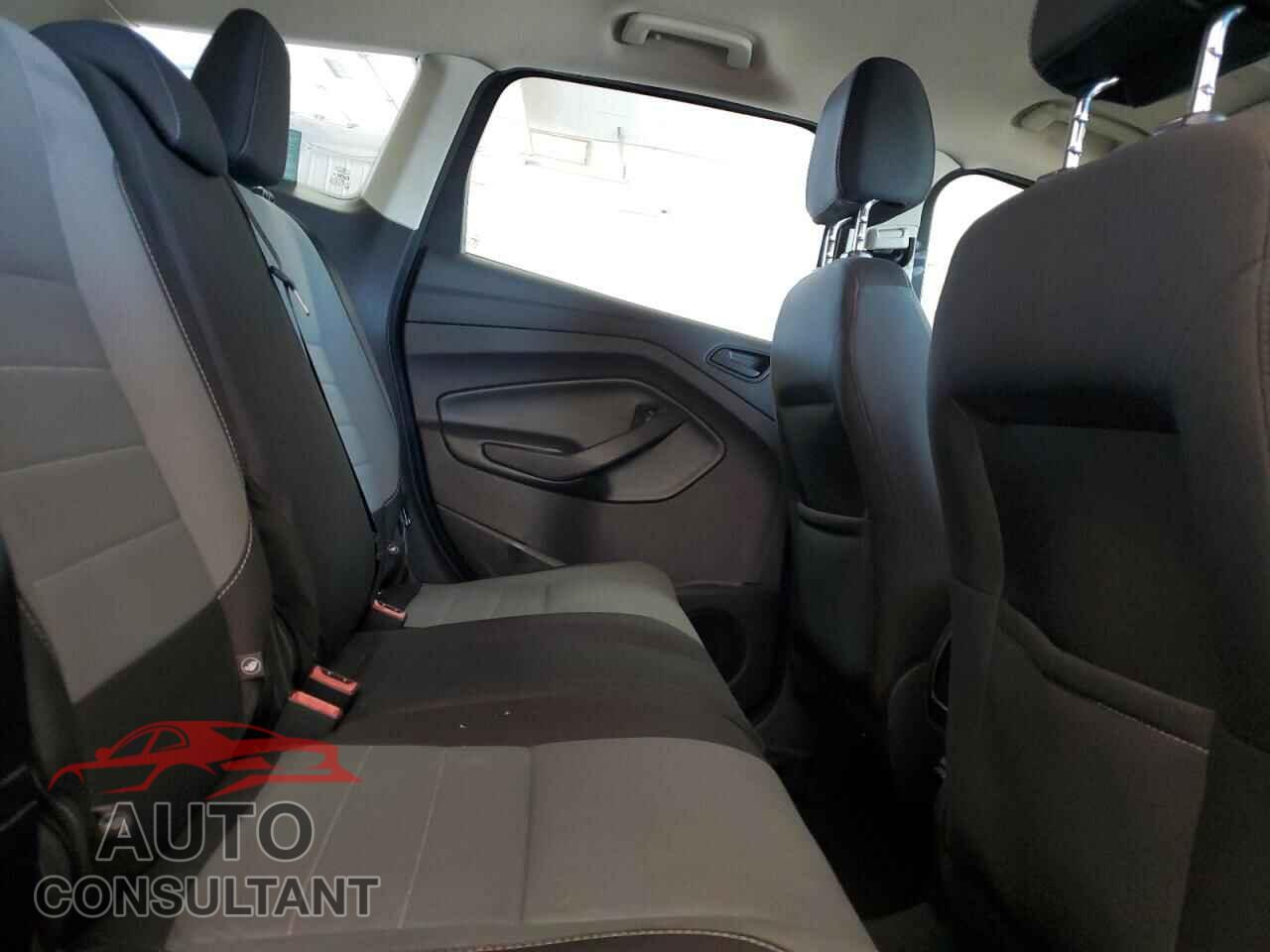FORD ESCAPE 2017 - 1FMCU0F76HUB72927
