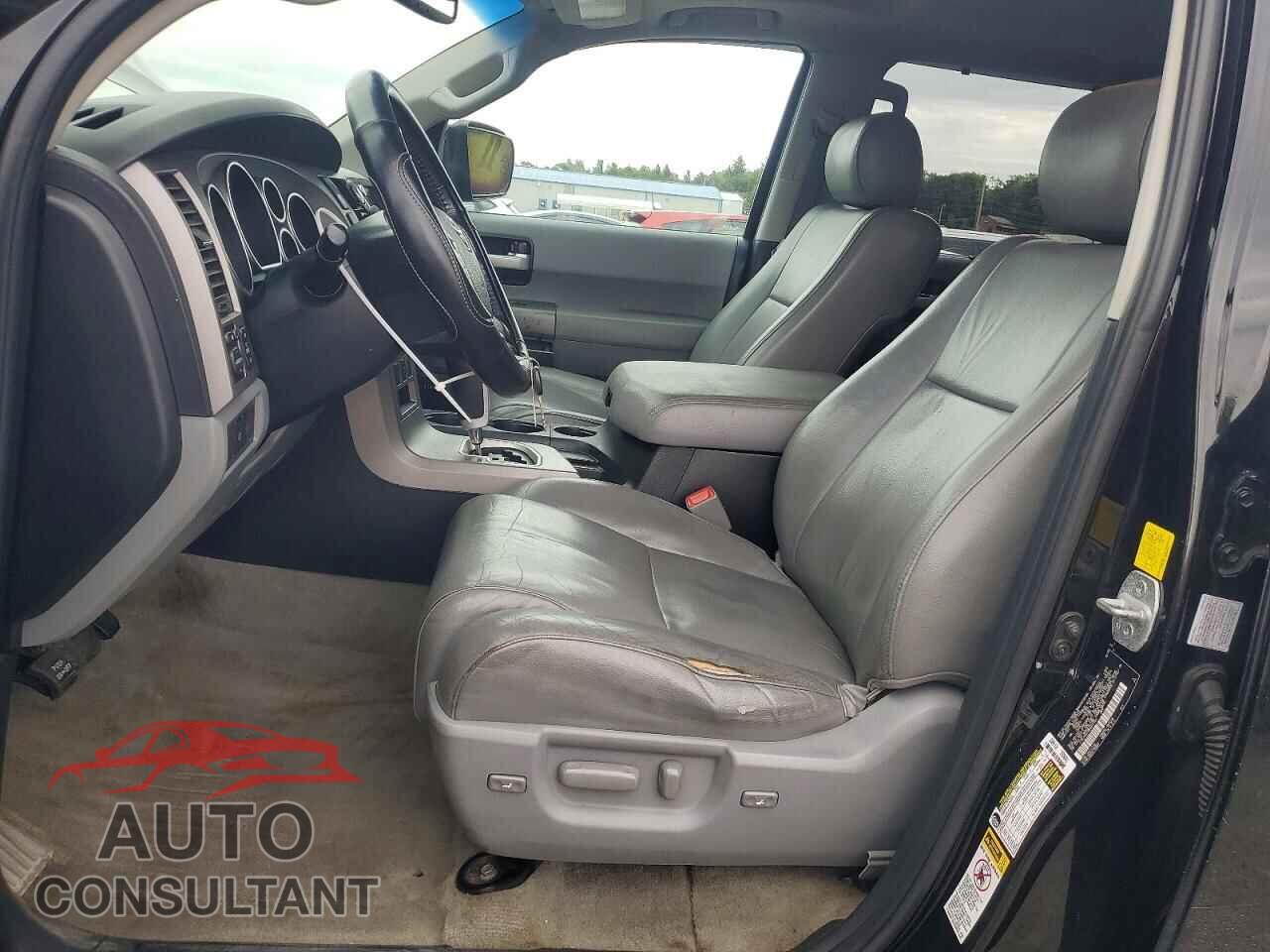 TOYOTA SEQUOIA 2011 - 5TDJY5G13BS044101
