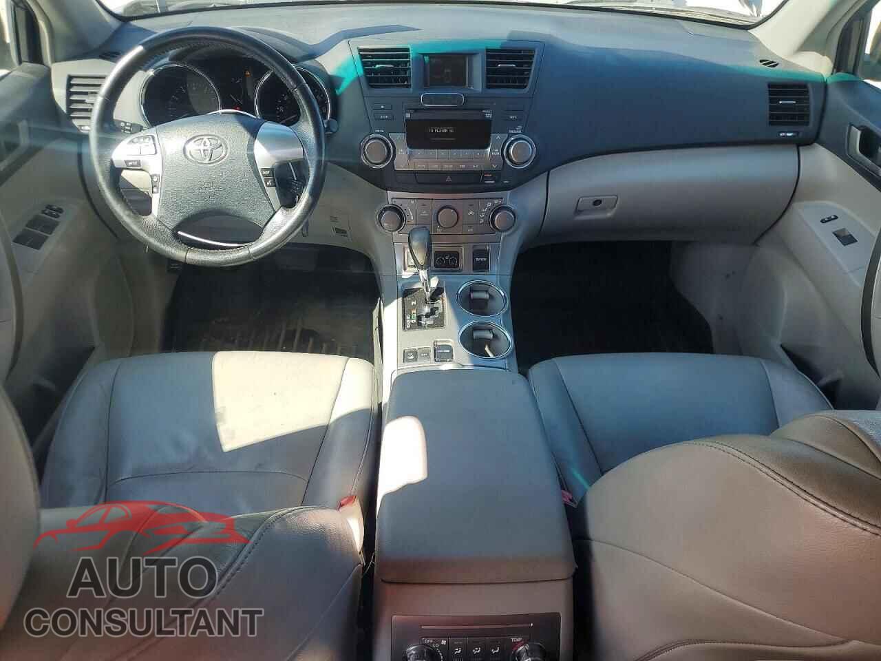 TOYOTA HIGHLANDER 2011 - 5TDBK3EH2BS067430