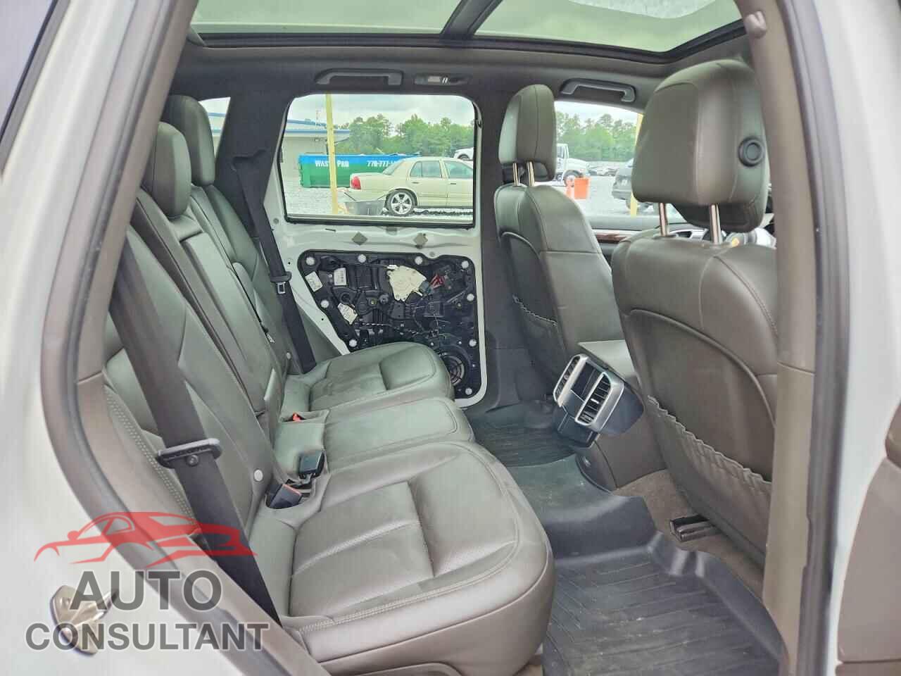PORSCHE CAYENNE 2016 - WP1AA2A28GKA36027
