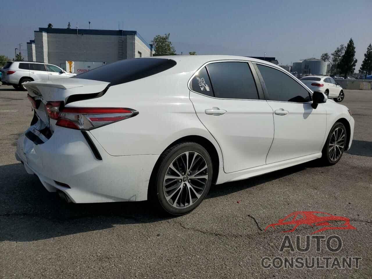 TOYOTA CAMRY 2018 - 4T1B11HK2JU081381
