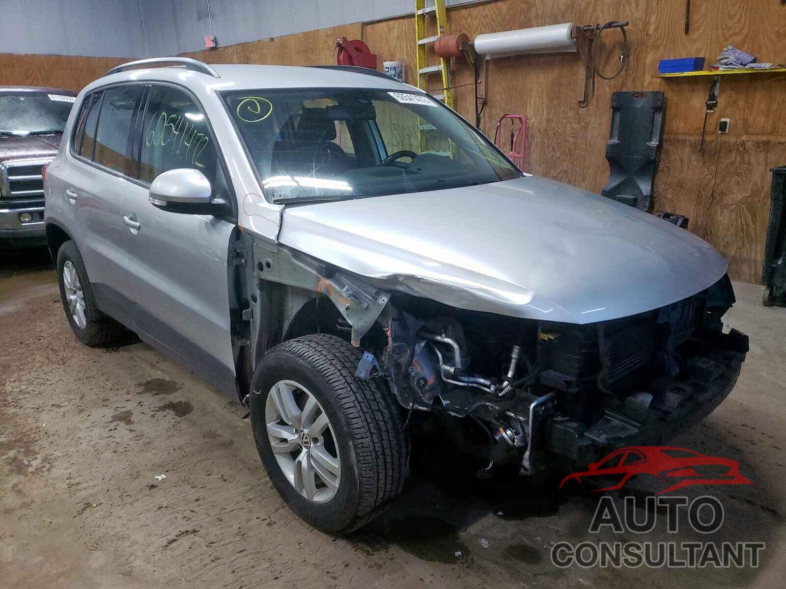 VOLKSWAGEN TIGUAN 2016 - WVGBV7AX0GW034053