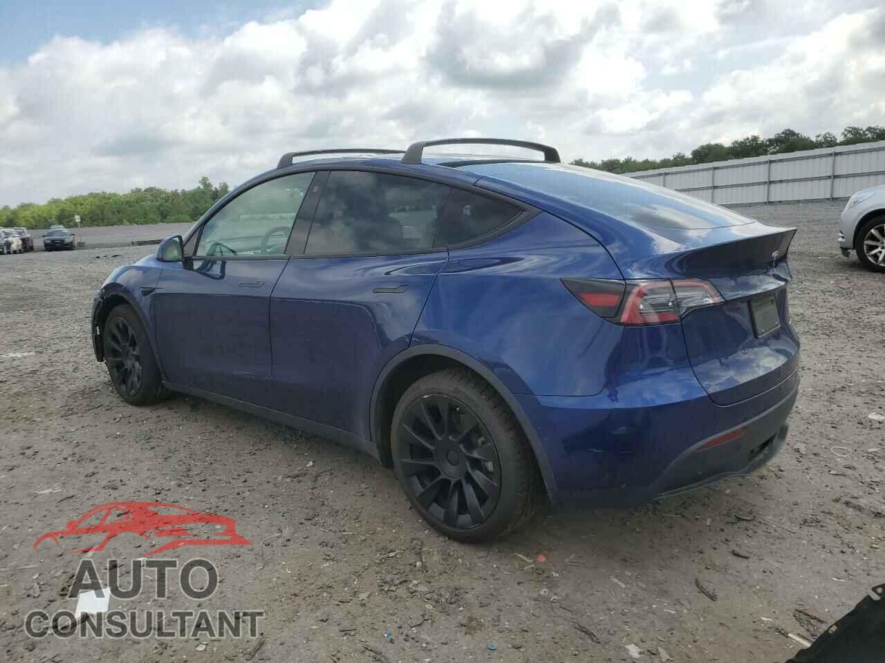 TESLA MODEL Y 2021 - 5YJYGDEE8MF144395