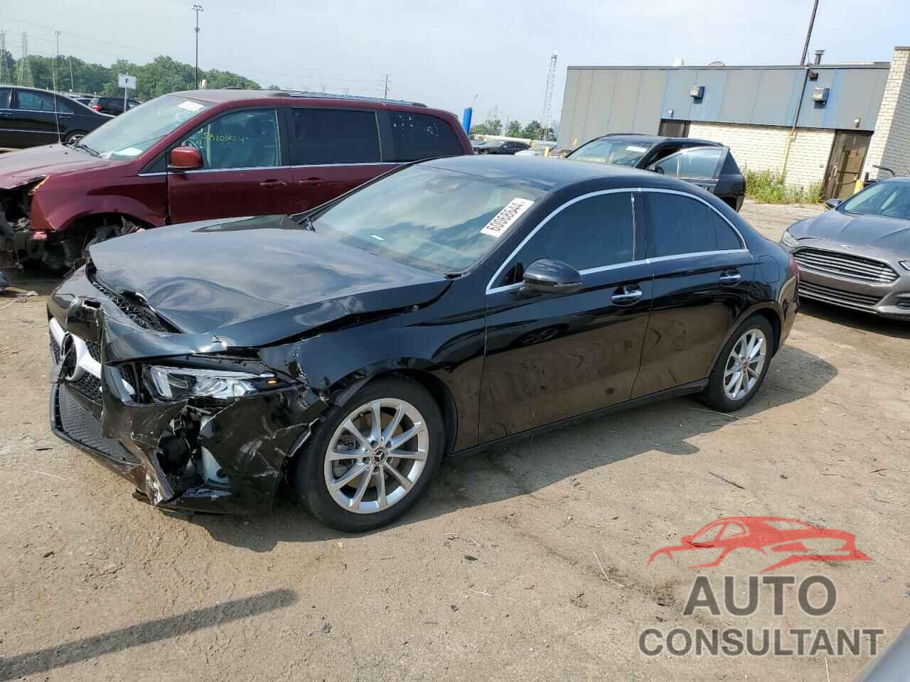 MERCEDES-BENZ A-CLASS 2019 - WDD3G4FB5KW026107