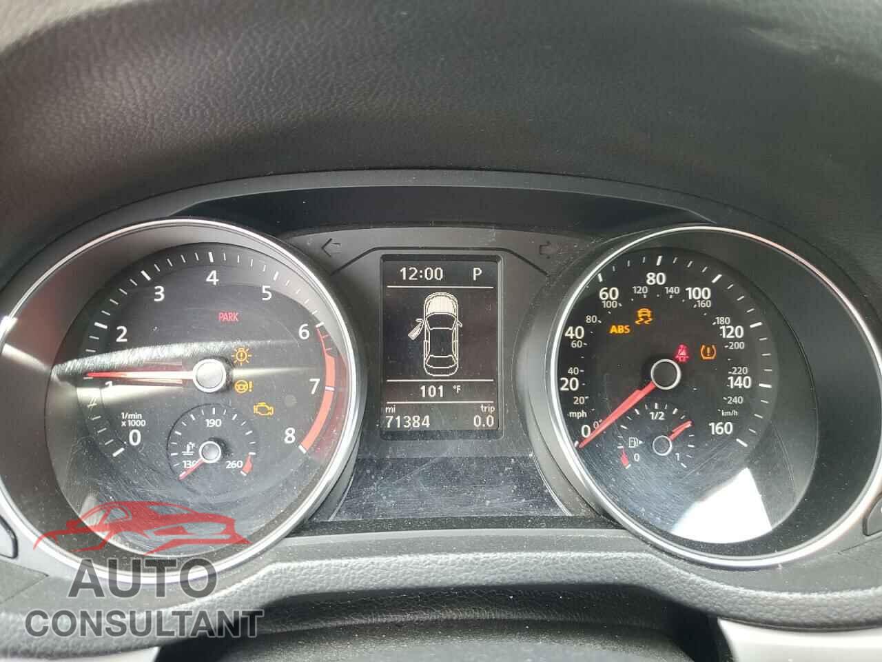 VOLKSWAGEN PASSAT 2017 - 1VWAT7A31HC052547