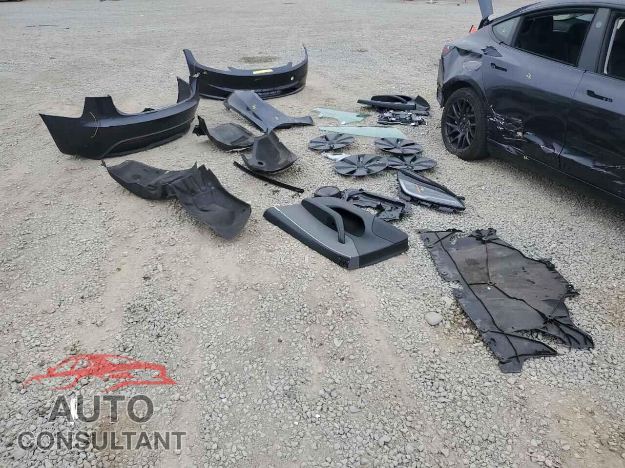 TESLA MODEL 3 2024 - 5YJ3E1EA5RF747243