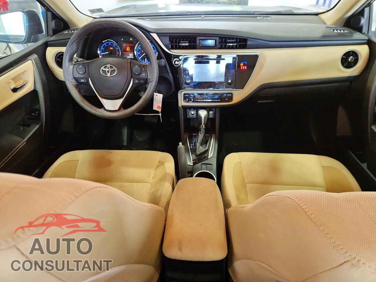 TOYOTA COROLLA LE 2018 - 2T1BURHE4JC028585