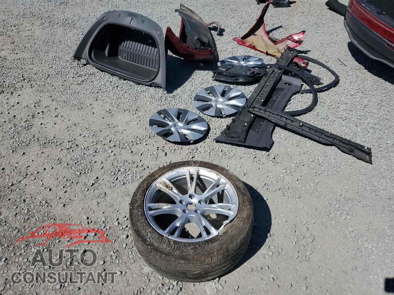 TESLA MODEL Y 2024 - 7SAYGDEE6RF065463