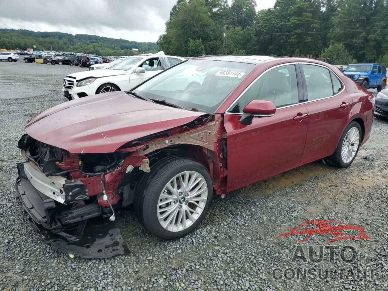 TOYOTA CAMRY 2018 - 4T1B11HK3JU581646