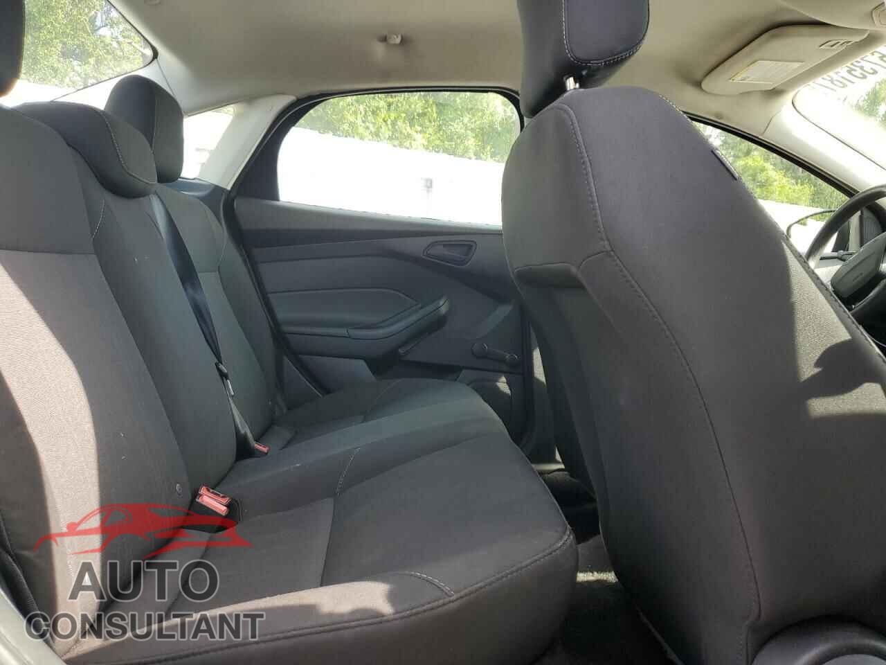 FORD FOCUS 2017 - 1FADP3E20HL327507