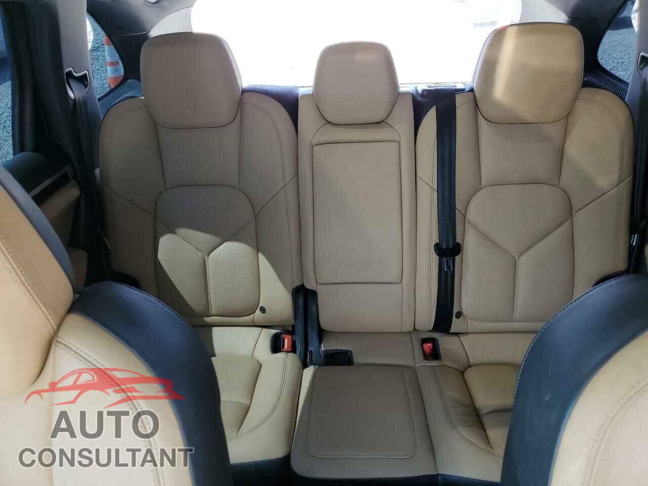 PORSCHE CAYENNE 2016 - WP1AA2A20GLA02285