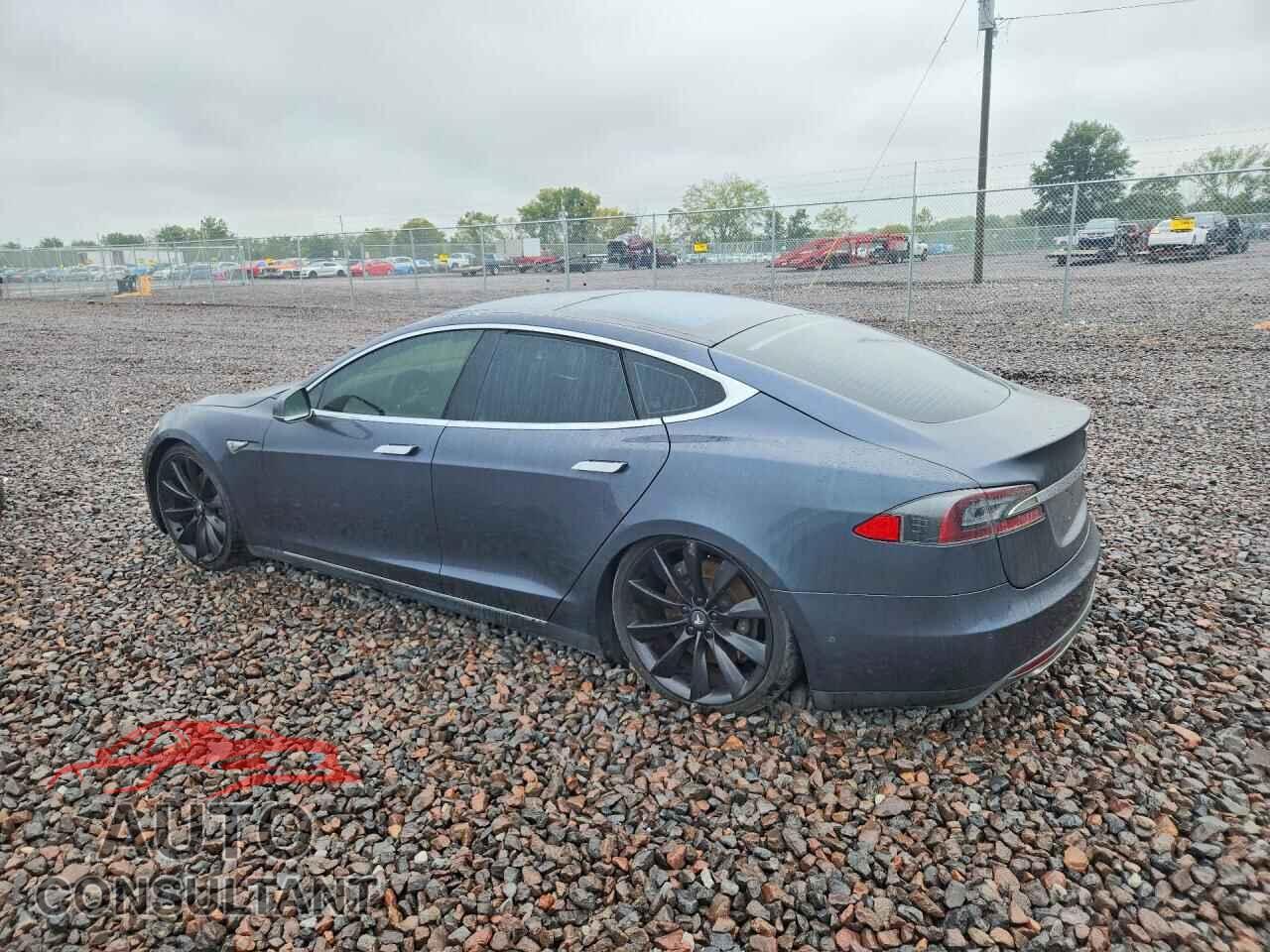TESLA MODEL S 2015 - 5YJSA1H28FF083074