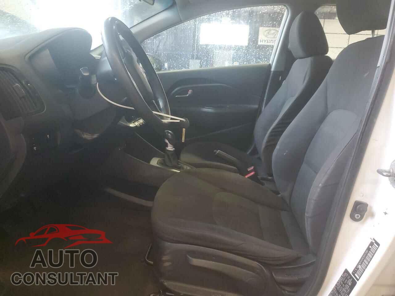 KIA RIO 2014 - KNADM5A3XE6347381