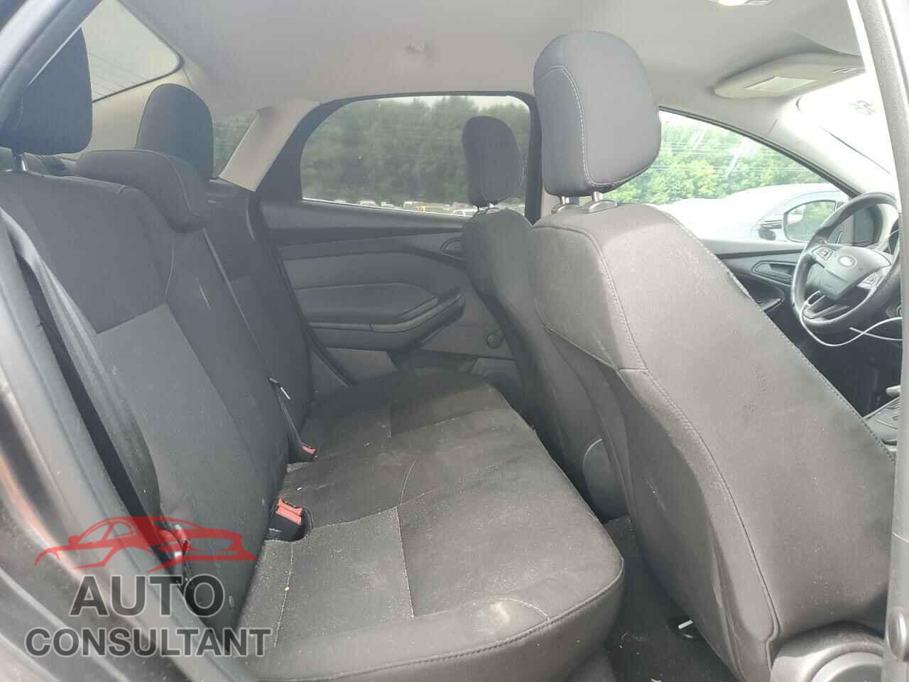 FORD FOCUS 2015 - 1FADP3E29FL381868