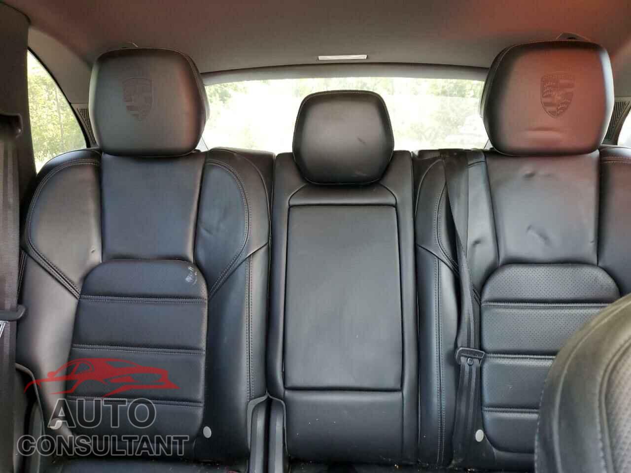PORSCHE CAYENNE 2017 - WP1AE2A24HLA70076