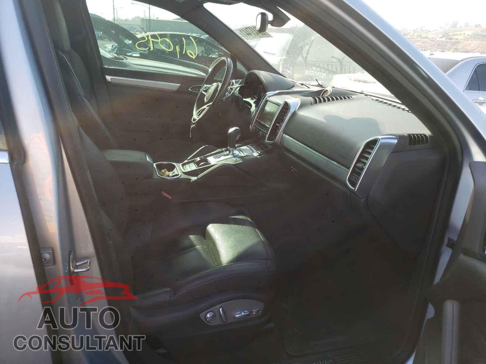 PORSCHE CAYENNE 2016 - WP1AA2A28GKA12620