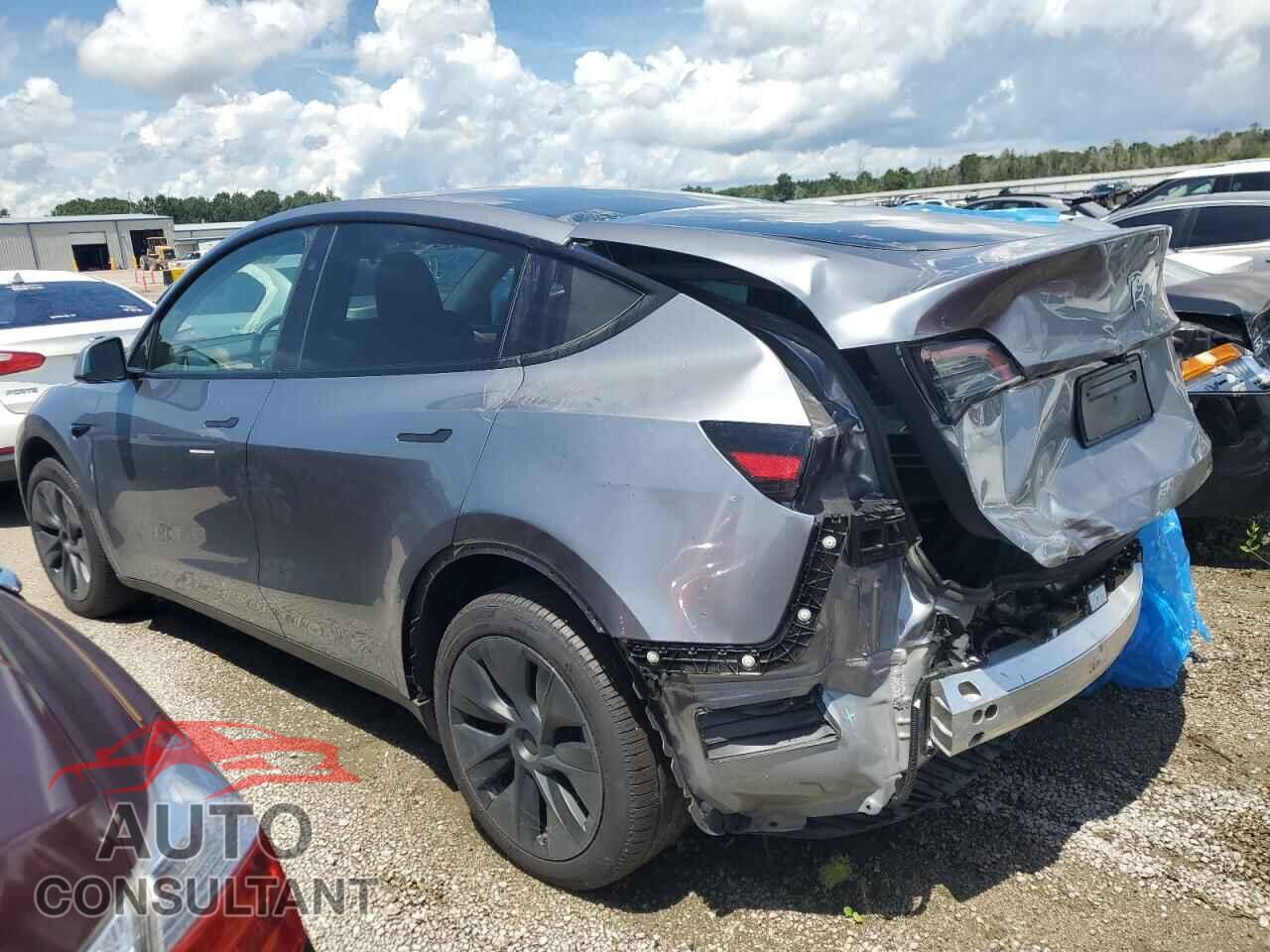 TESLA MODEL Y 2025 - 7SAYGDEE2SA363401