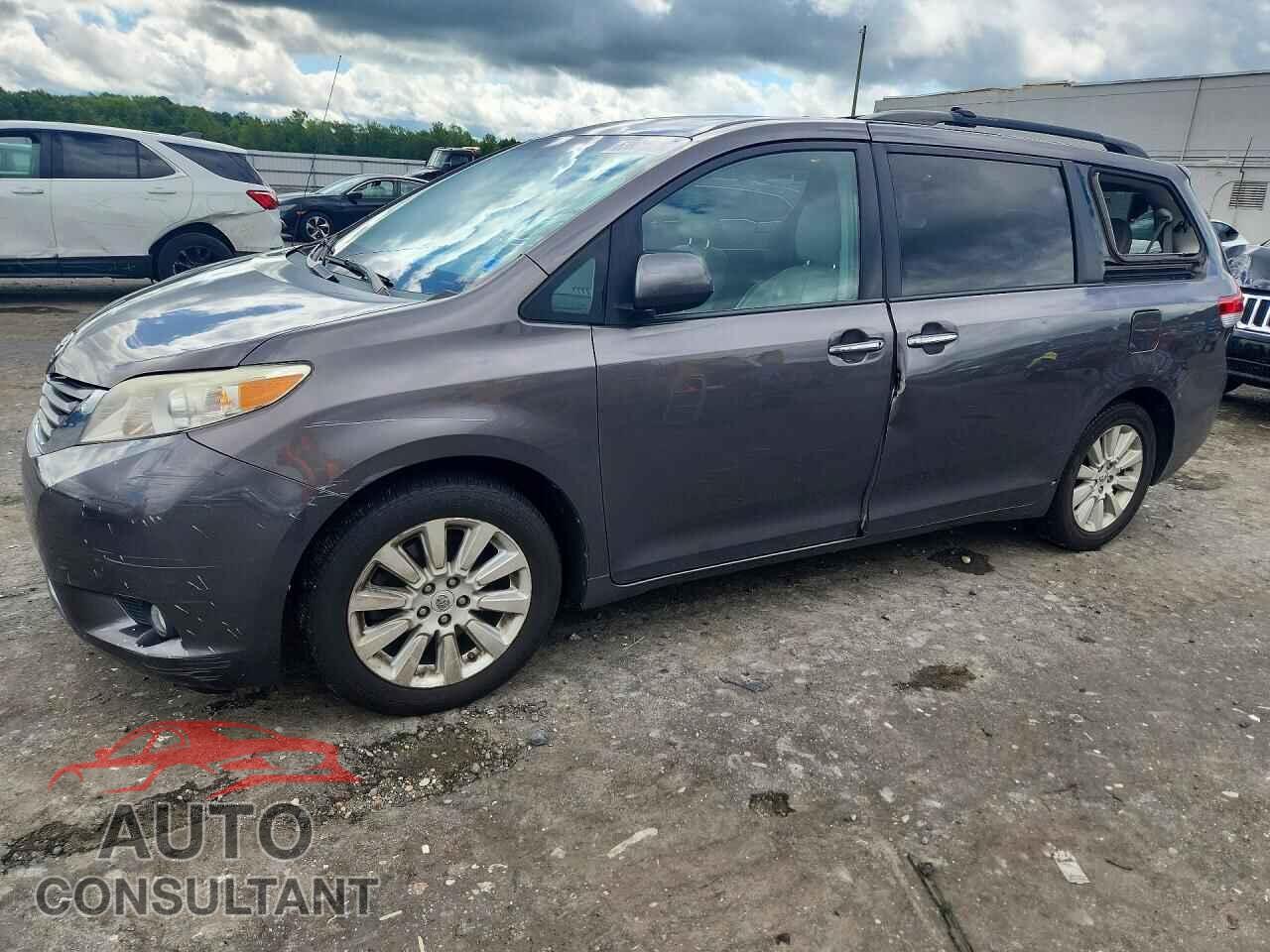 TOYOTA SIENNA 2013 - 5TDDK3DC9DS061013