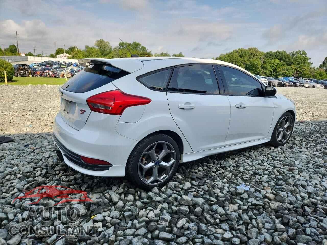 FORD FOCUS 2017 - 1FADP3L94HL208147