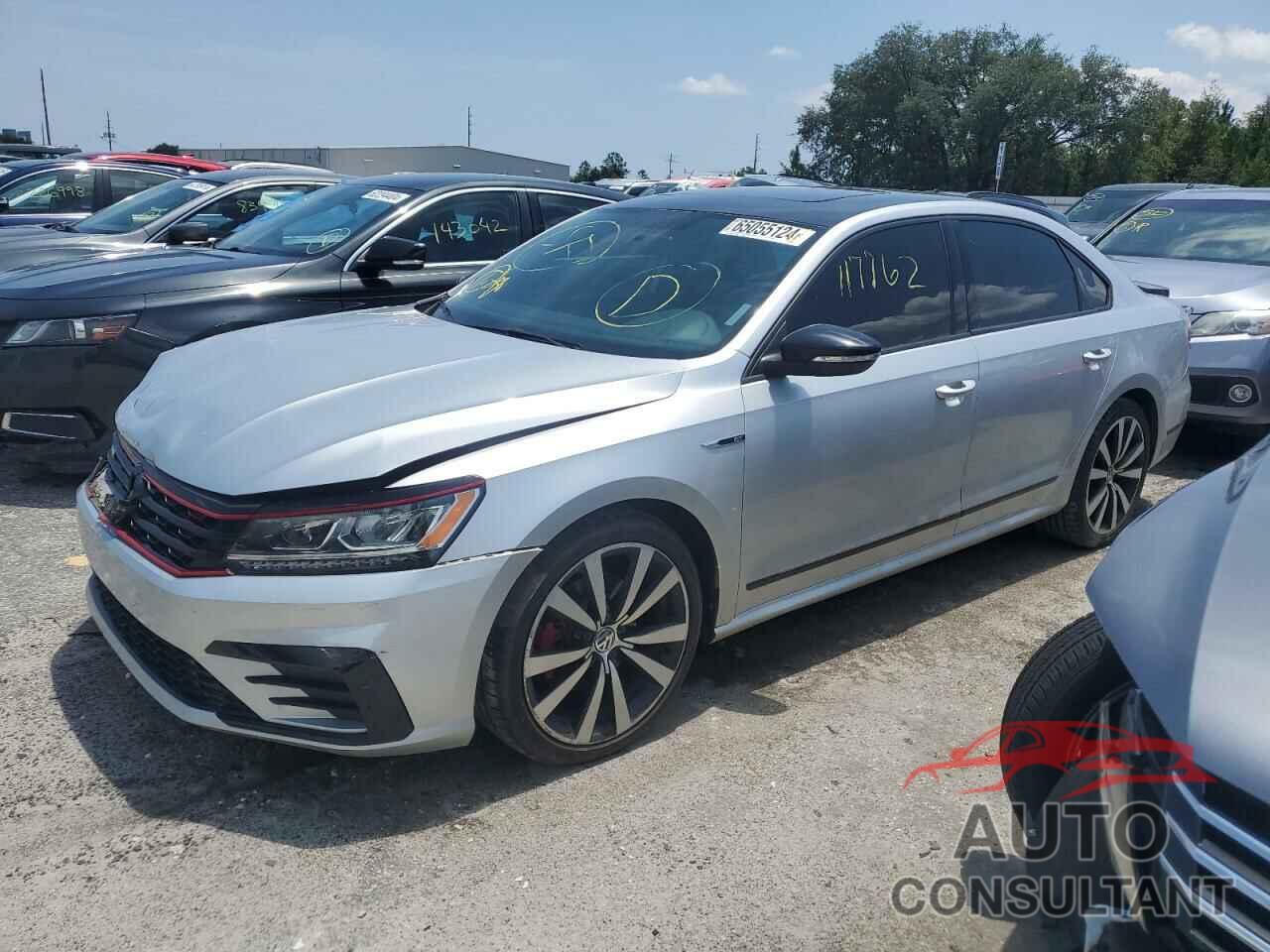 VOLKSWAGEN PASSAT 2018 - 1VWJM7A34JC047703