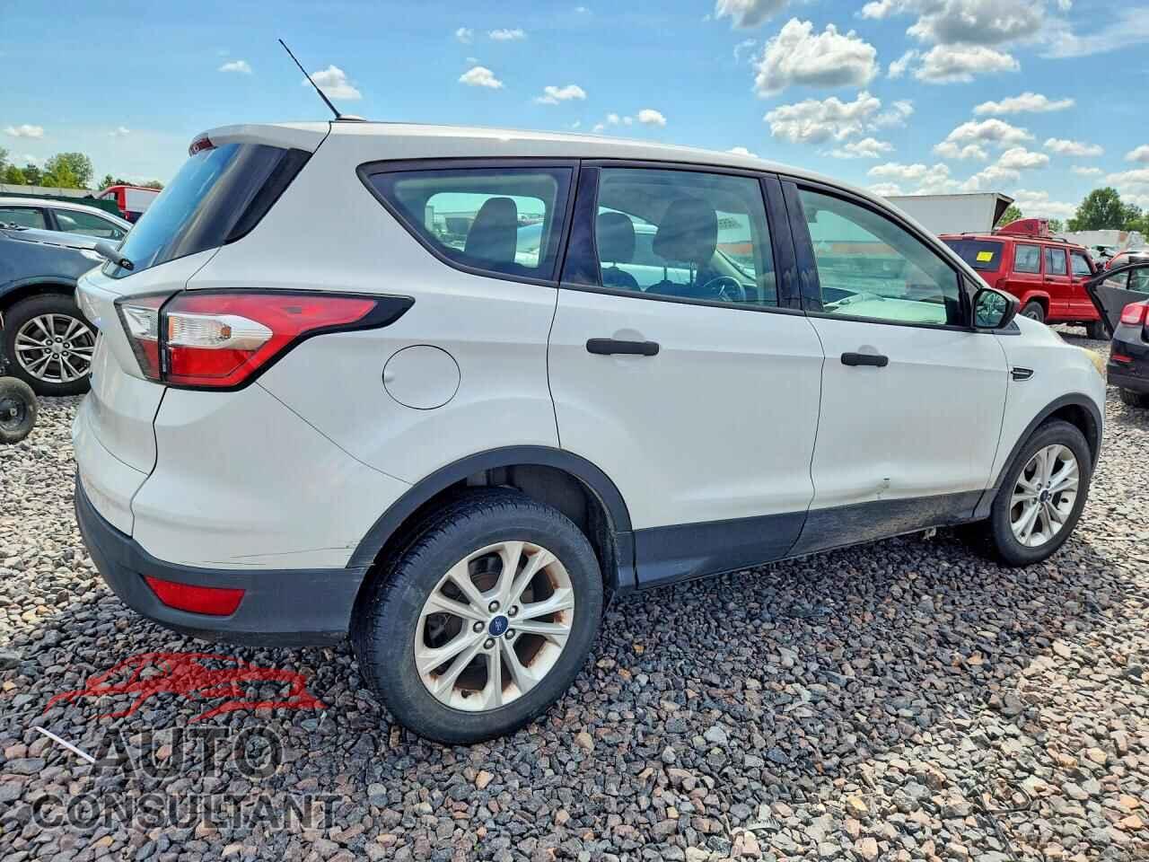 FORD ESCAPE 2017 - 1FMCU0F78HUD86768