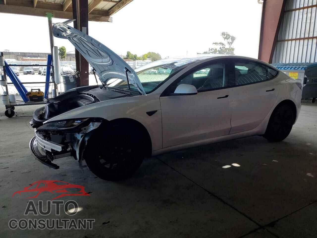 TESLA MODEL 3 2024 - 5YJ3E1EA4RF749579