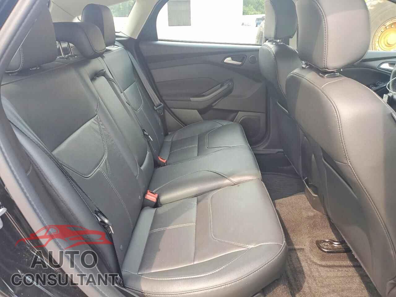 FORD FOCUS 2017 - 1FADP3N20HL296369
