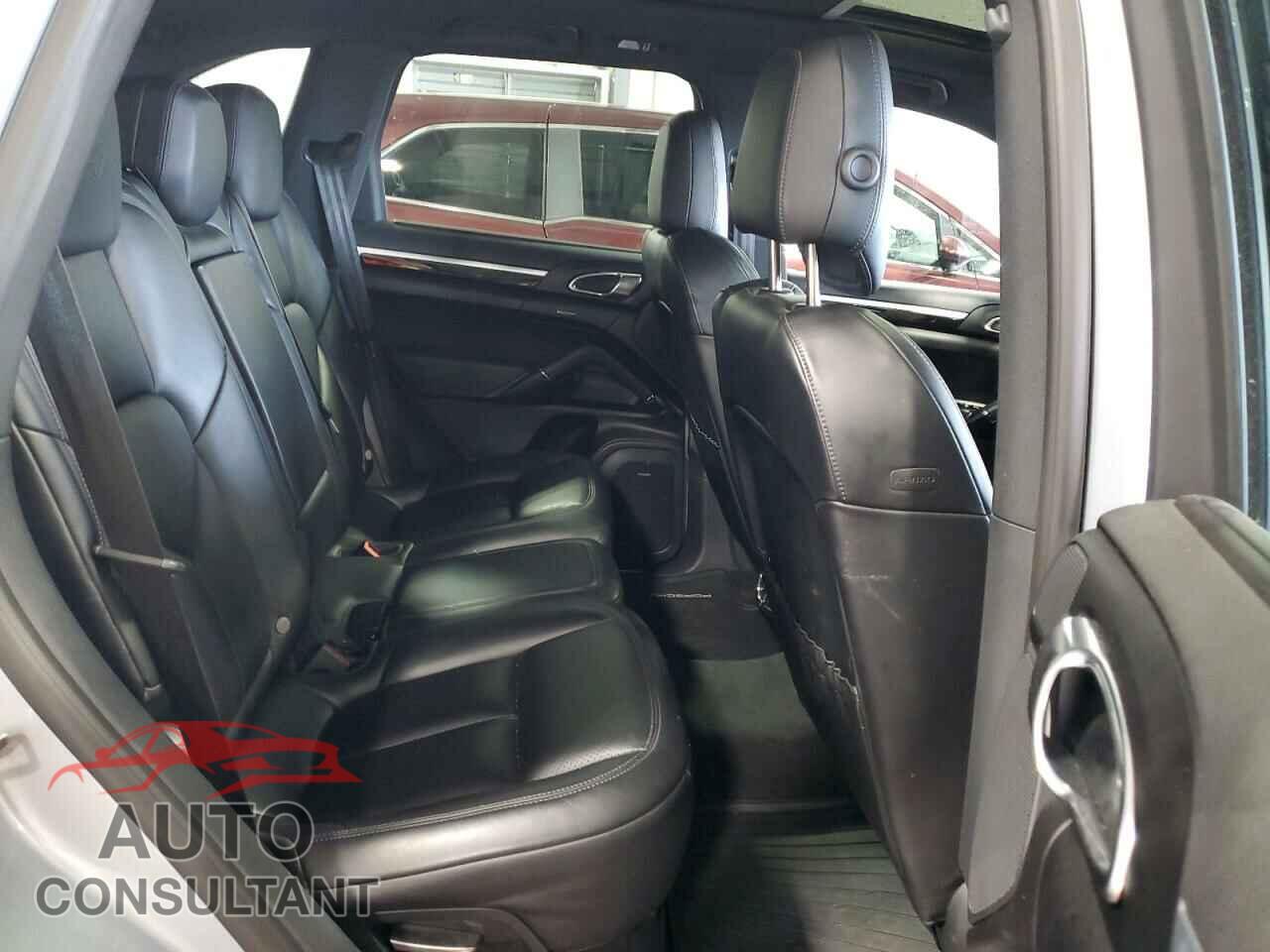 PORSCHE CAYENNE 2017 - WP1AA2A22HKA87640