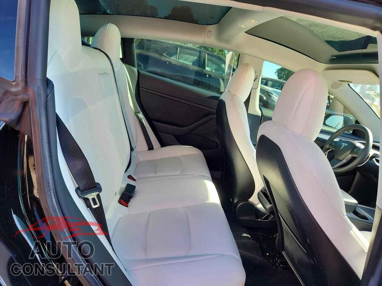TESLA MODEL 3 2021 - 5YJ3E1EA9MF086261