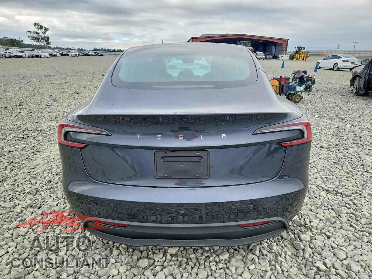 TESLA MODEL 3 2025 - 5YJ3E1EA5SF051763