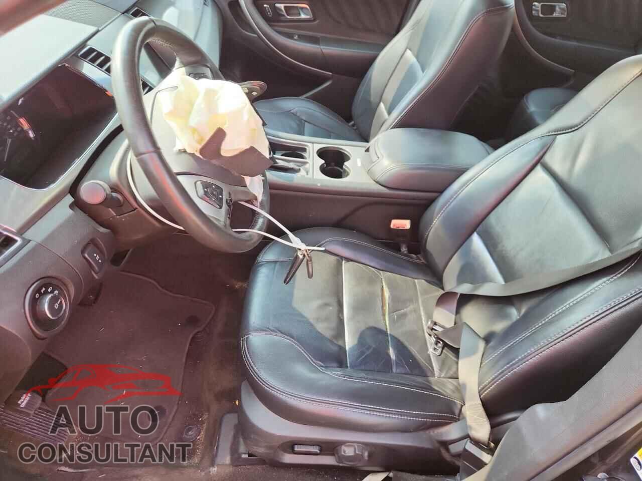 FORD TAURUS 2018 - 1FAHP2E85JG137622