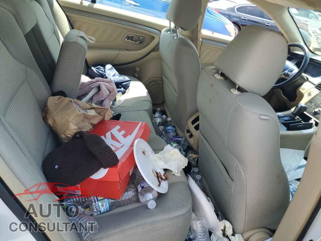 FORD TAURUS 2015 - 1FAHP2E83FG147945