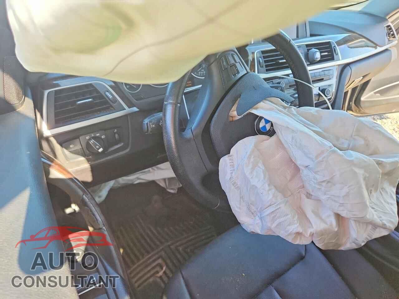 BMW 3 SERIES 2017 - WBA8A3C5XHK691981