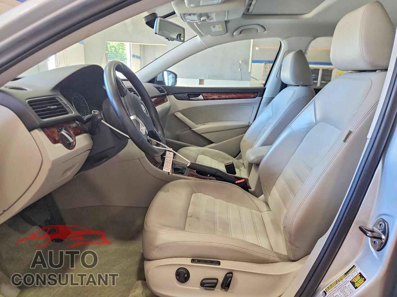 VOLKSWAGEN PASSAT 2013 - 1VWCH7A35DC070795