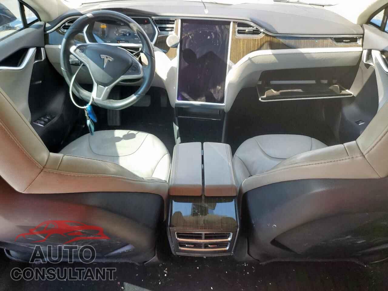 TESLA MODEL S 2013 - 5YJSA1CN8DFP05784