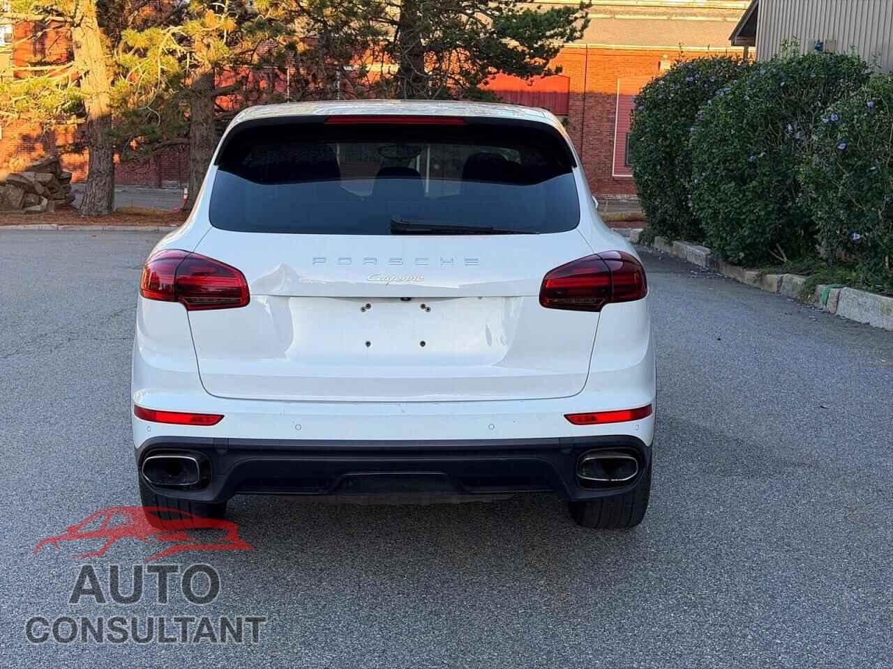 PORSCHE CAYENNE 2015 - WP1AF2A28FLA38063