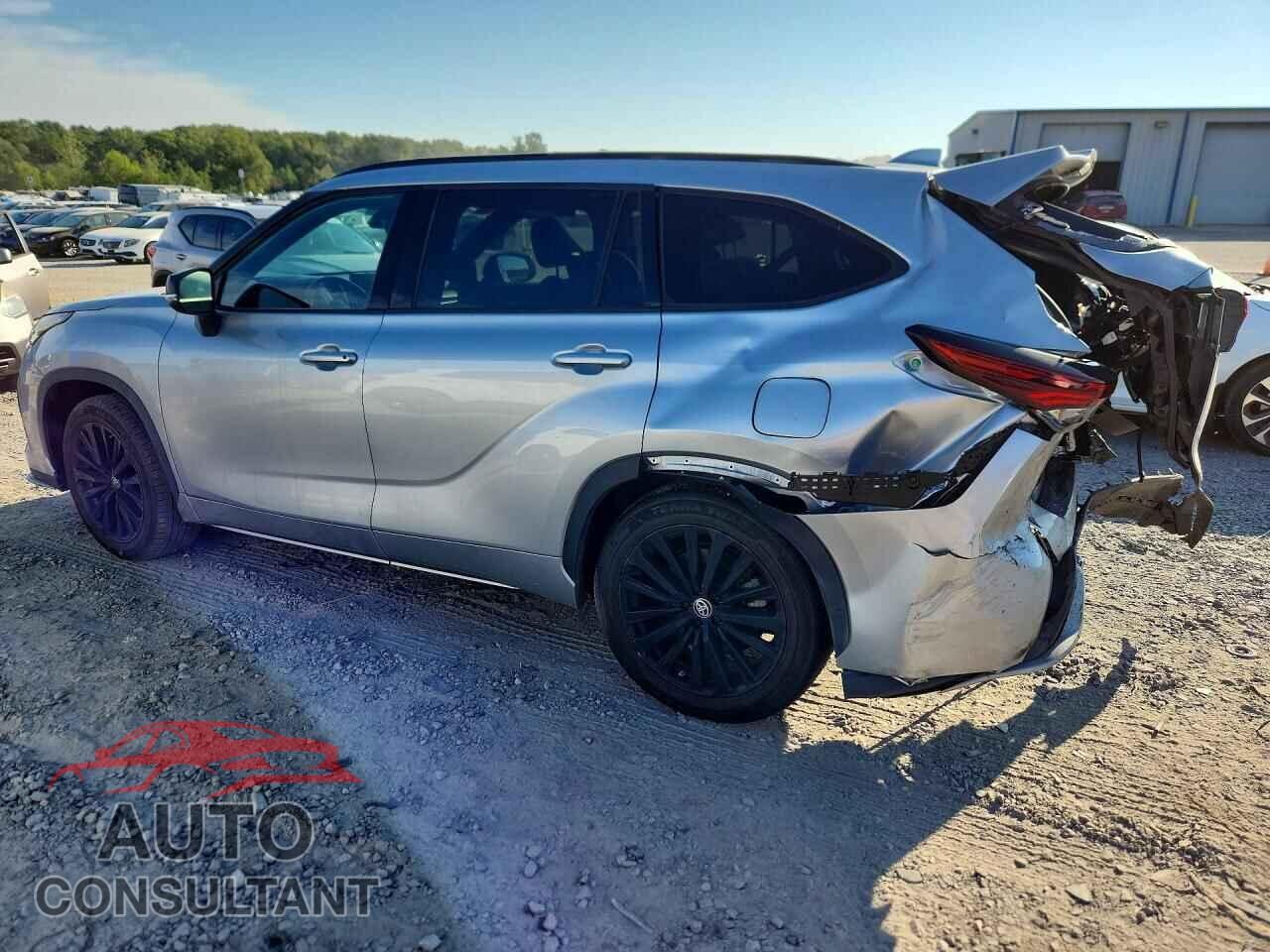 TOYOTA HIGHLANDER 2024 - 5TDKDRAH4RS528785