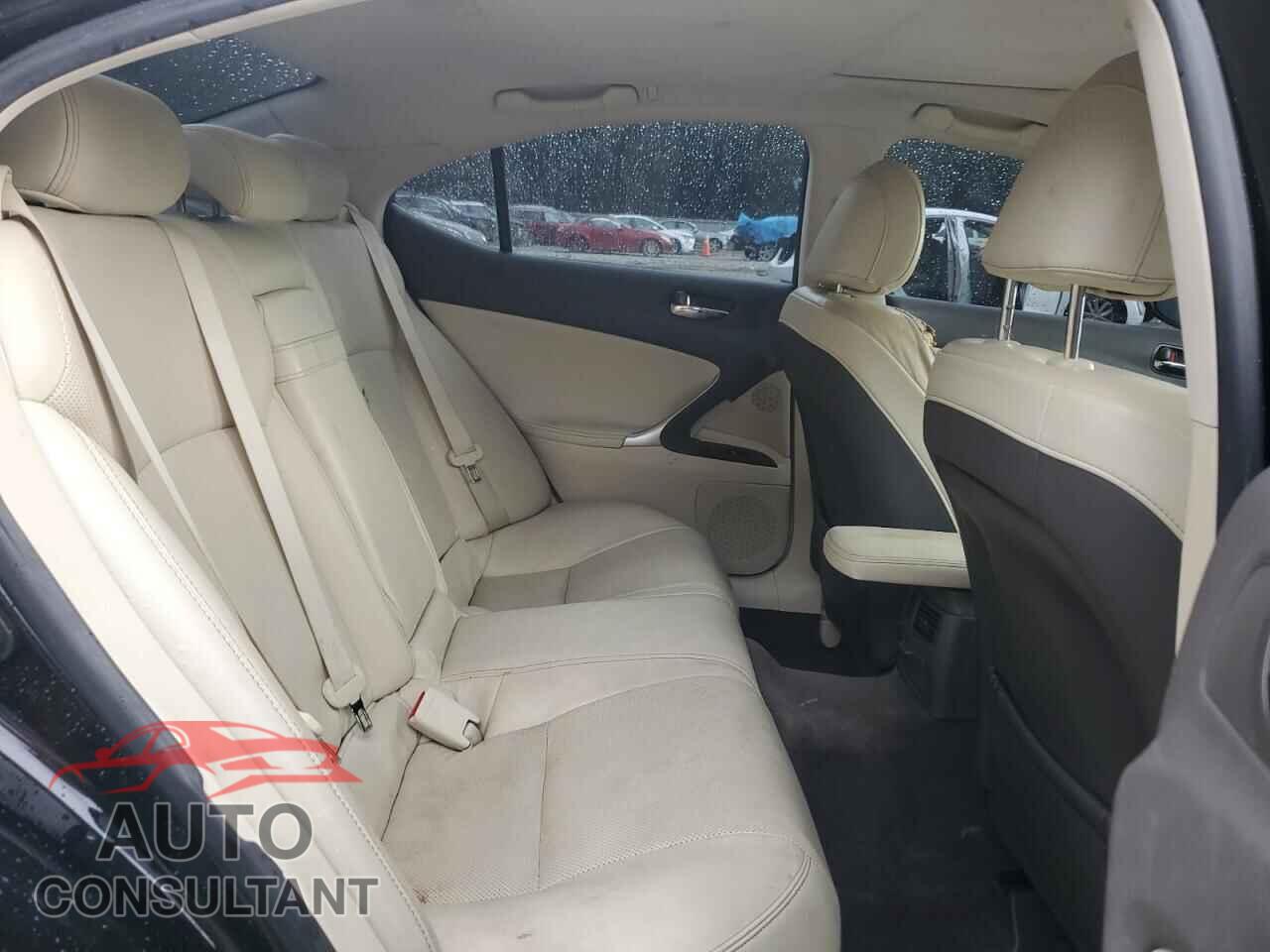 LEXUS IS 2011 - JTHCF5C25B5051682