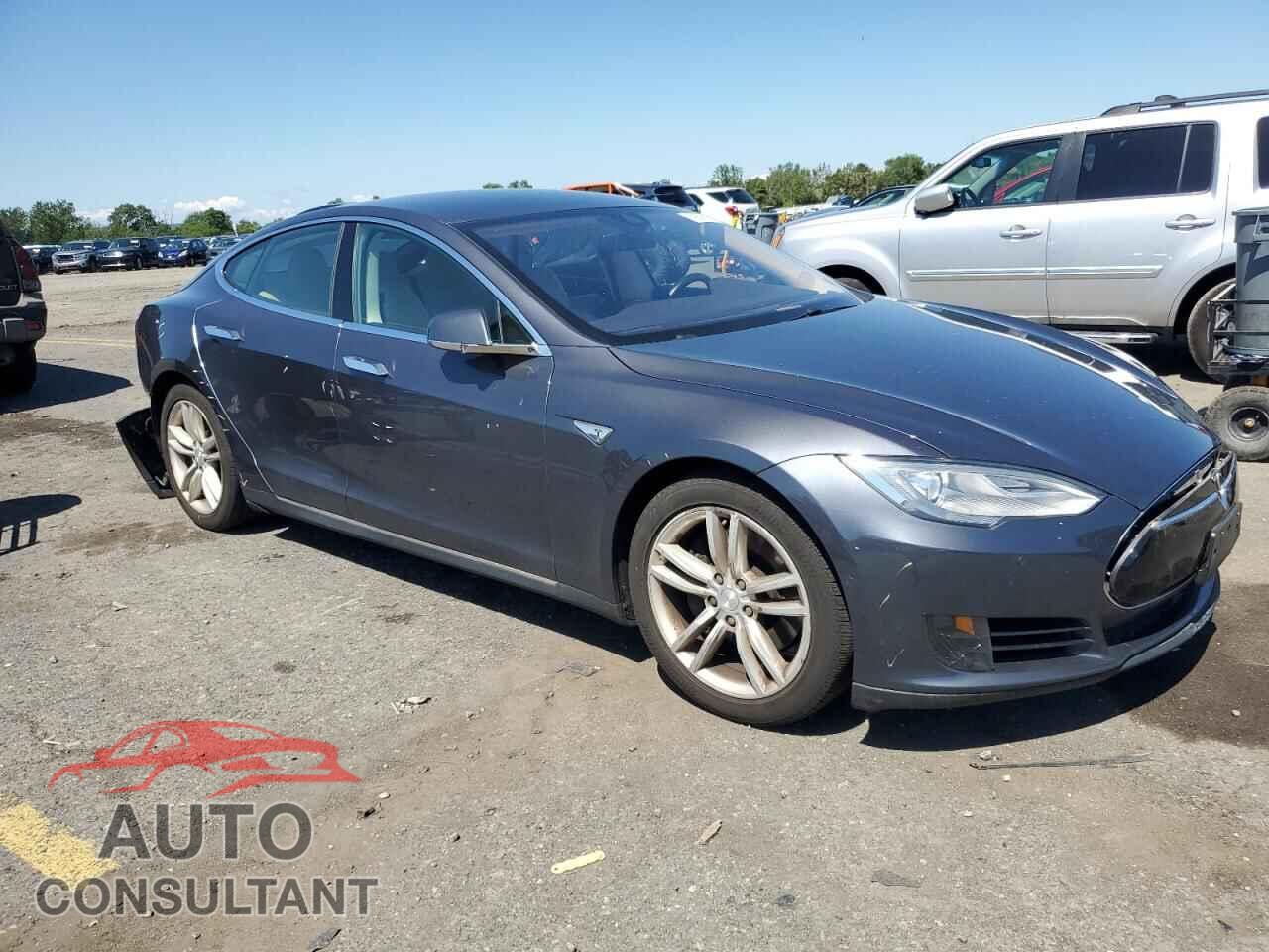 TESLA MODEL S 2015 - 5YJSA1S28FF084752