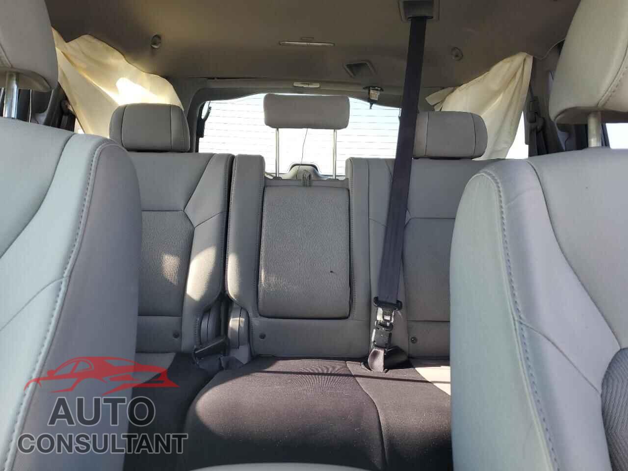 HONDA PILOT 2010 - 5FNYF4H26AB008606