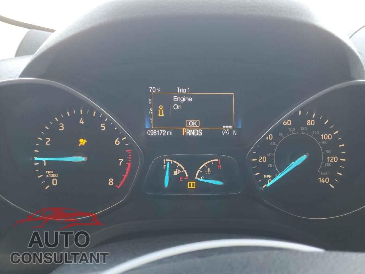 FORD ESCAPE 2017 - 1FMCU9G99HUC03382