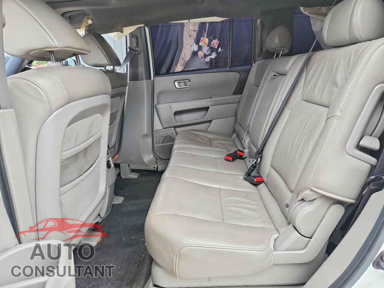 HONDA PILOT 2011 - 5FNYF4H52BB005908