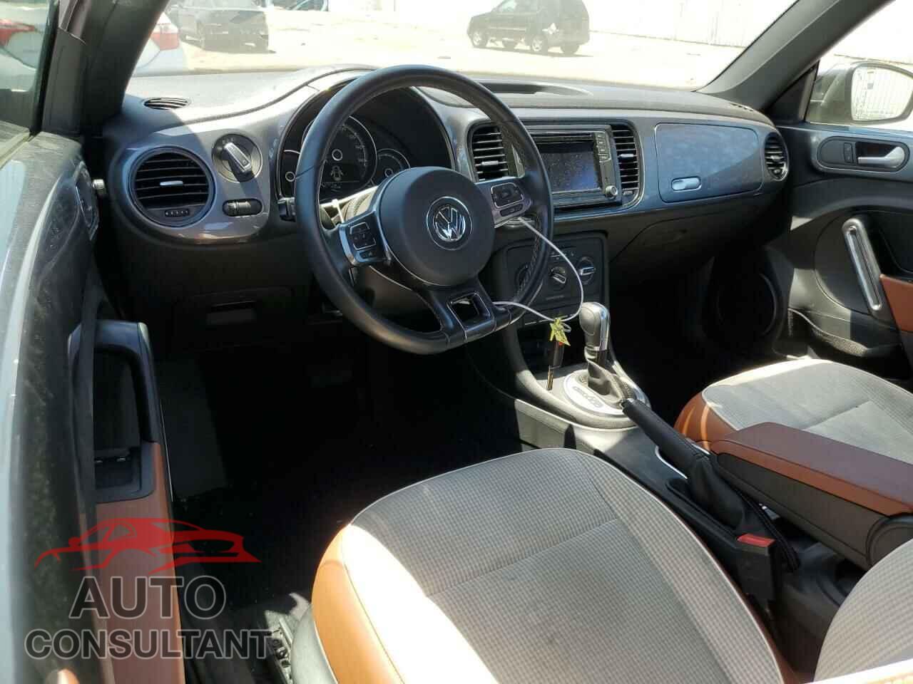 VOLKSWAGEN BEETLE 2017 - 3VWF17AT7HM631360