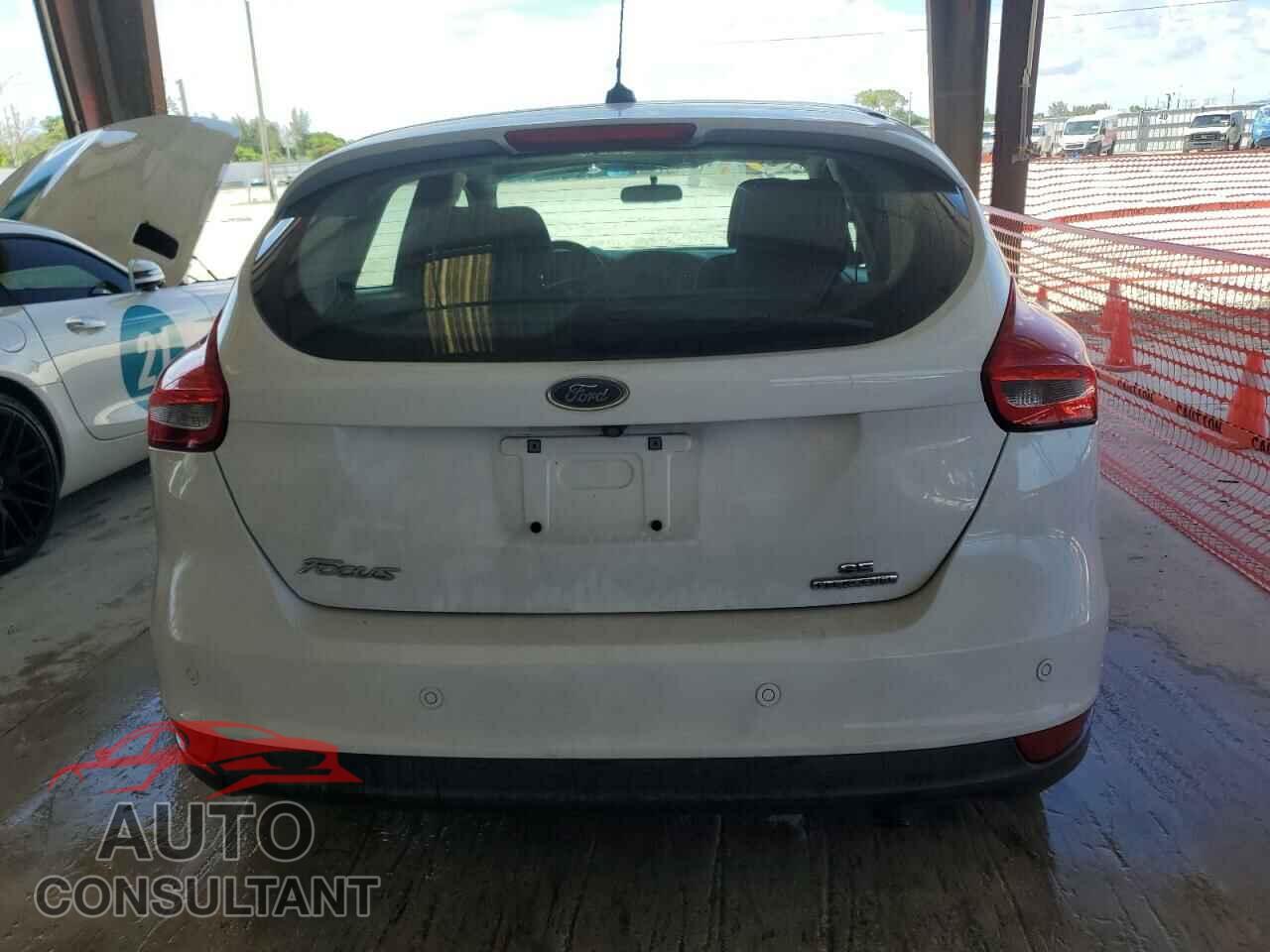 FORD FOCUS 2015 - 1FADP3K22FL382011