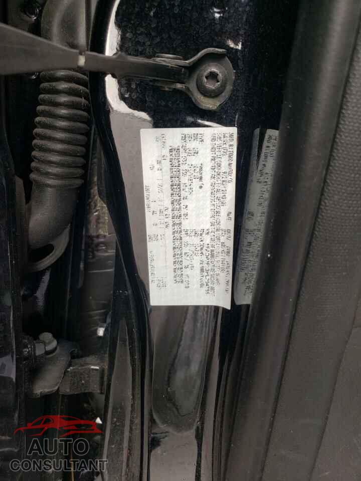 FORD FOCUS 2017 - 1FADP3F23HL304785